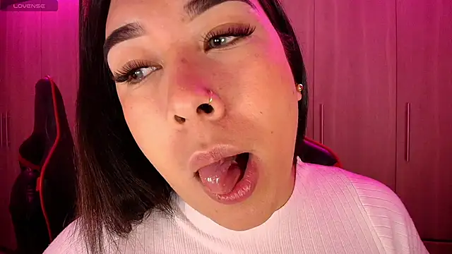 leahtemptation3 online show from 11-22-25, 10:58