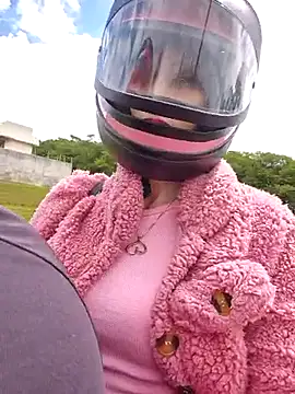 Snapshot of Irresistible24 chatting on 12-17-25, 05:52 Irresistible24 online show from 12-17-25, 05:52