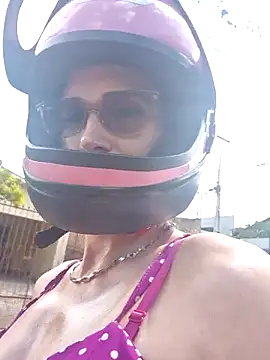 Snapshot of Irresistible24 chatting on 01-17-26, 05:49 Irresistible24 online show from 01-17-26, 05:49