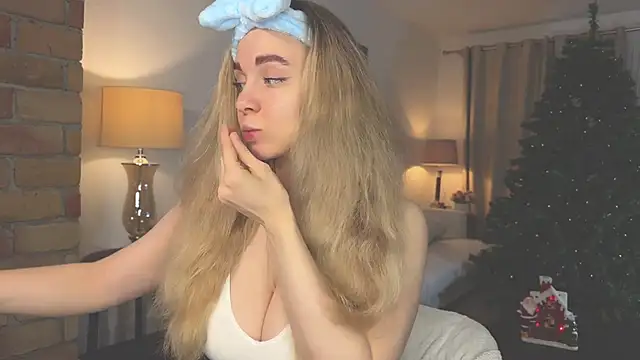 hotexclusive  online show from 12-13-24, 04:00