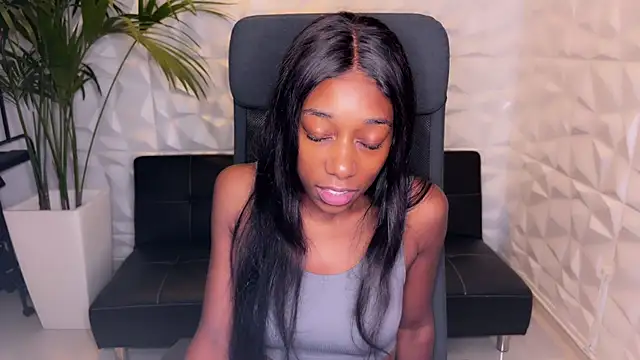 Snapshot of smileybabe chatting on 12-11-24, 06:47 smileybabe online show from 12-11-24, 06:47