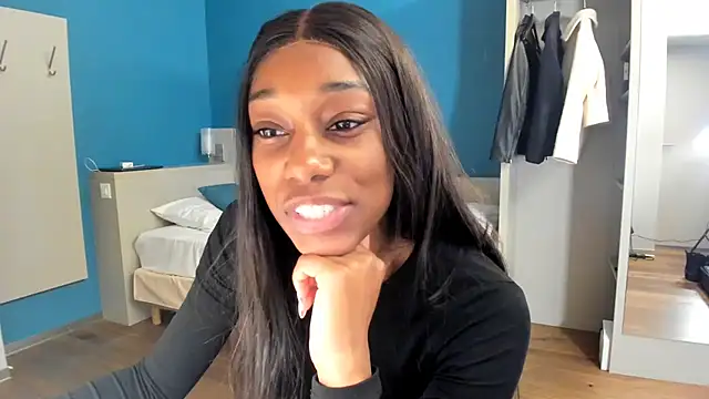 Snapshot of smileybabe chatting on 10-31-25, 08:37 smileybabe online show from 10-31-25, 08:37