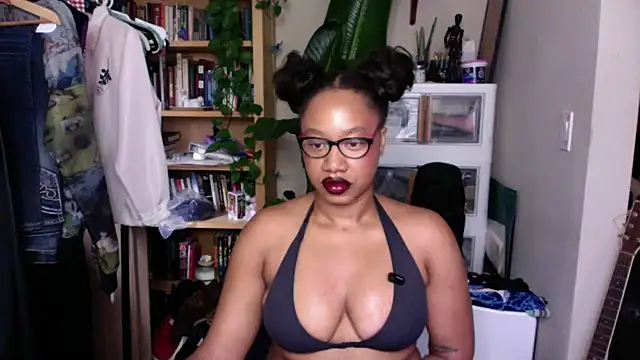 Snapshot of goddessdaisysky chatting on 09-14-25, 05:23 goddessdaisysky online show from 09-14-25, 05:23