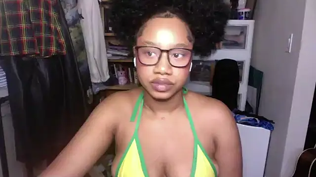 Snapshot of goddessdaisysky chatting on 09-26-25, 02:43 goddessdaisysky online show from 09-26-25, 02:43
