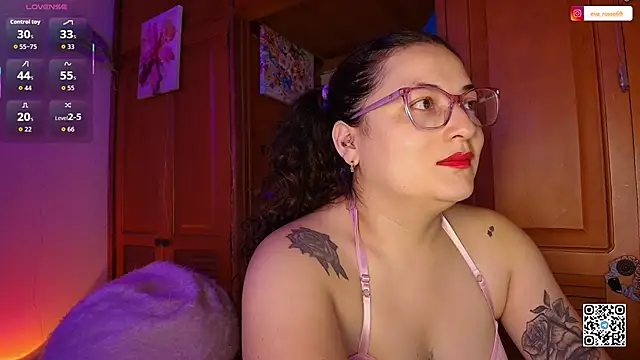 Snapshot of eva_rosse69 chatting on 05-17-26, 12:12 eva rosse69 online show from 05-17-26, 12:12