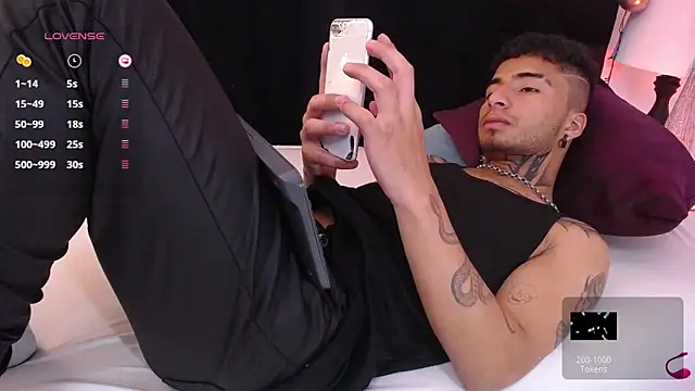 JuanCamiilo 66 online show from 12-25-24, 05:37