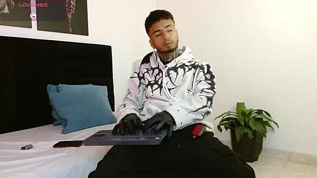 JuanCamiilo 66 online show from 02-28-25, 07:48