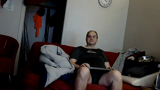 caressonnous online show from 11-18-25, 04:50