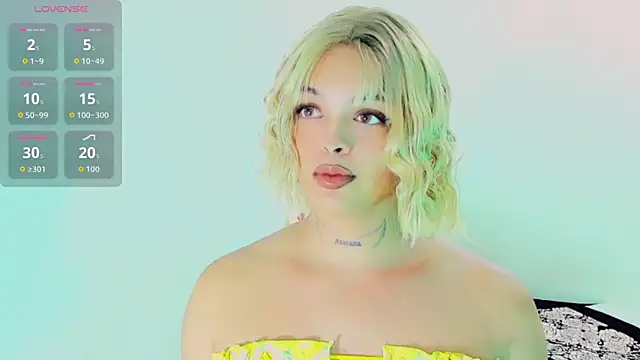 Emmaa Saenz  online show from 04-06-26, 10:33