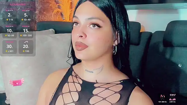 Emmaa Saenz  online show from 05-29-26, 10:08