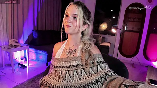 Snapshot of misschloe__ chatting on 01-26-25, 03:38 misschloe online show from 01-26-25, 03:38