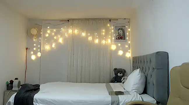 Snapshot of ZajiraShane chatting on 12-16-24, 12:38 ZajiraShane online show from 12-16-24, 12:38