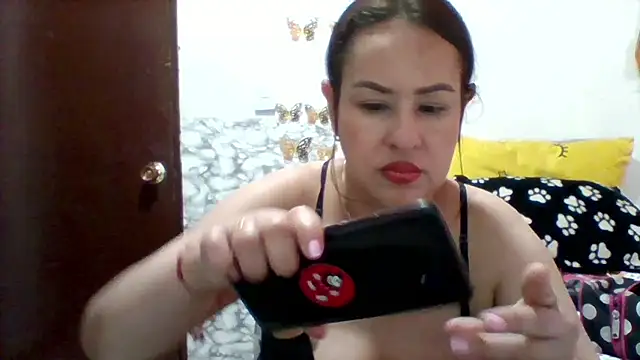 Snapshot of Alisson_brand chatting on 10-28-25, 04:20 Alisson brand online show from 10-28-25, 04:20