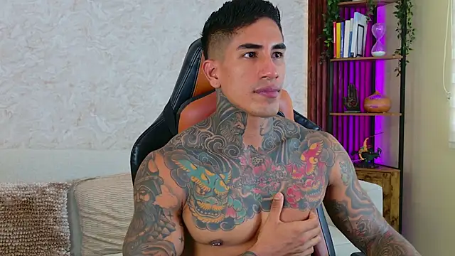 AdanReilly online show from 11-18-25, 02:32