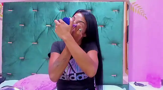 Snapshot of Hellen__4master chatting on 12-18-24, 11:24 Hellen 4master online show from 12-18-24, 11:24