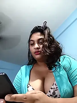 Snapshot of HottyOlly chatting on 10-05-25, 06:17 HottyOlly online show from 10-05-25, 06:17