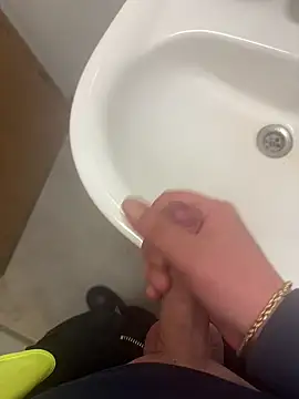 Snapshot of FrutenFratenR9 chatting on 09-26-25, 10:36 FrutenFratenR9 online show from 09-26-25, 10:36