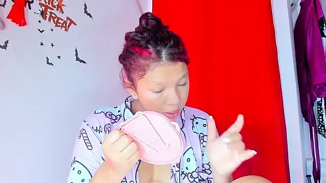 Emily Coper18 online show from 10-20-25, 01:22