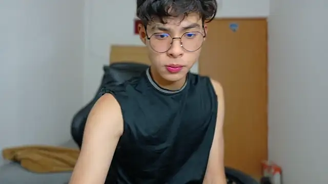 Snapshot of Jacotnk chatting on 02-06-25, 05:25 Jacotnk online show from 02-06-25, 05:25