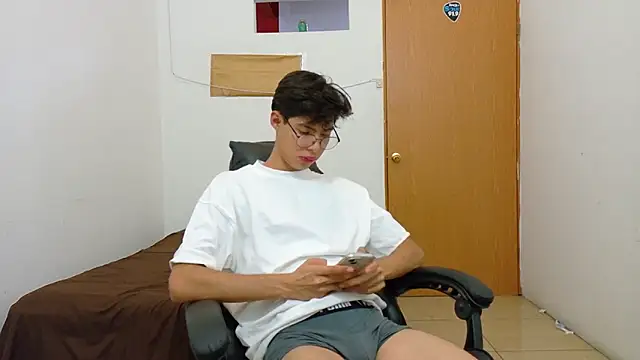 Snapshot of Jacotnk chatting on 02-17-25, 04:53 Jacotnk online show from 02-17-25, 04:53