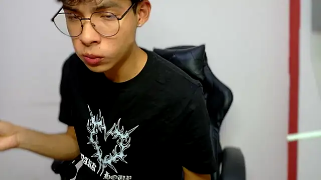 Snapshot of Jacotnk chatting on 03-22-25, 05:17 Jacotnk online show from 03-22-25, 05:17