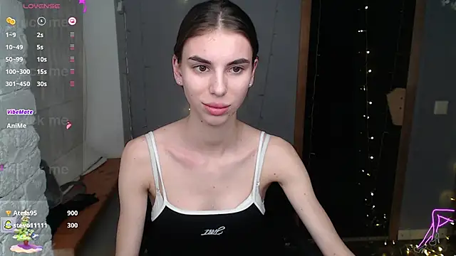 Snapshot of EmmyGreans chatting on 12-10-24, 01:00 EmmyGreans online show from 12-10-24, 01:00