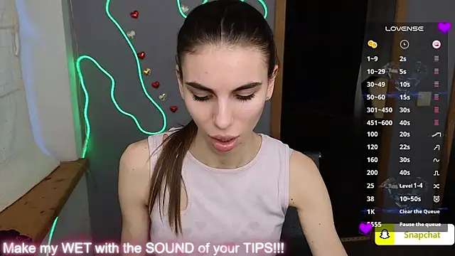 Snapshot of EmmyGreans chatting on 02-08-25, 09:46 EmmyGreans online show from 02-08-25, 09:46