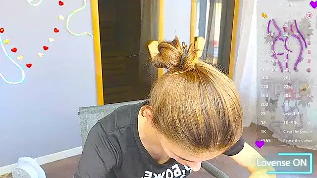 Snapshot of EmmyGreans chatting on 03-01-25, 09:40 EmmyGreans online show from 03-01-25, 09:40