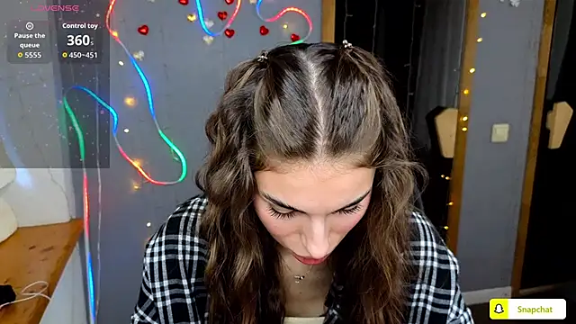 Snapshot of EmmyGreans chatting on 09-20-25, 05:41 EmmyGreans online show from 09-20-25, 05:41