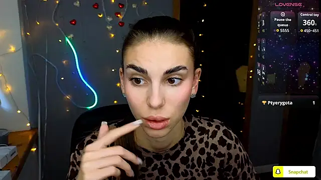 Snapshot of EmmyGreans chatting on 09-29-25, 11:37 EmmyGreans online show from 09-29-25, 11:37