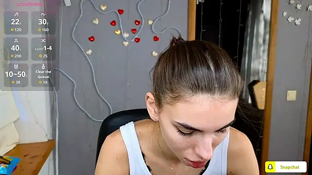 Snapshot of EmmyGreans chatting on 10-04-25, 05:38 EmmyGreans online show from 10-04-25, 05:38