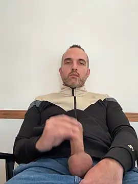 leon3875 online show from 05-18-26, 03:29
