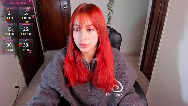 Snapshot of Violetaarey chatting on 09-24-25, 01:31 Violetaarey online show from 09-24-25, 01:31