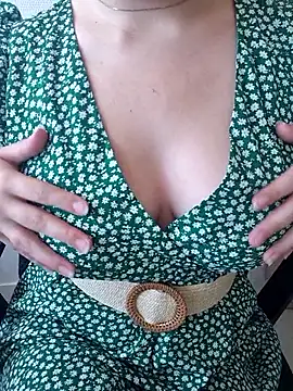 PetiteBrunette4 online show from 05-27-26, 08:33