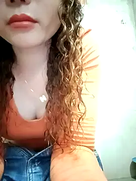 Snapshot of Ana_love2000 chatting on 02-15-25, 02:37 Ana love2000 online show from 02-15-25, 02:37