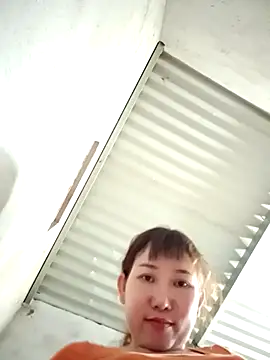 Snapshot of Ana_love2000 chatting on 02-20-25, 08:39 Ana love2000 online show from 02-20-25, 08:39