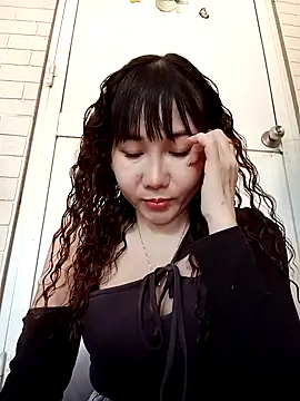 Snapshot of Ana_love2000 chatting on 02-25-25, 02:14 Ana love2000 online show from 02-25-25, 02:14