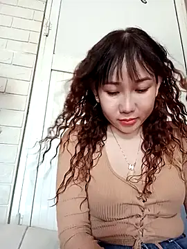 Snapshot of Ana_love2000 chatting on 03-14-25, 01:59 Ana love2000 online show from 03-14-25, 01:59