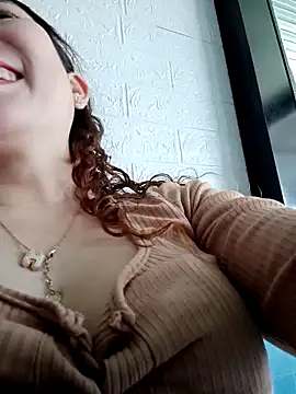 Snapshot of Ana_love2000 chatting on 09-13-25, 03:17 Ana love2000 online show from 09-13-25, 03:17