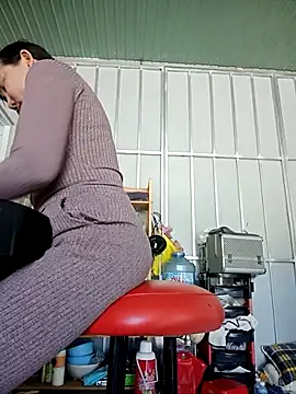 Snapshot of Ana_love2000 chatting on 10-19-25, 02:34 Ana love2000 online show from 10-19-25, 02:34