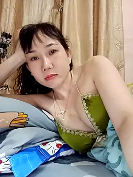 Snapshot of Ana_love2000 chatting on 10-19-25, 02:40 Ana love2000 online show from 10-19-25, 02:40