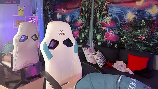 TiffanyBatson online show from 12-21-24, 07:24