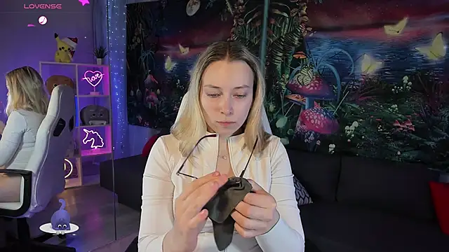 TiffanyBatson online show from 01-21-25, 05:27