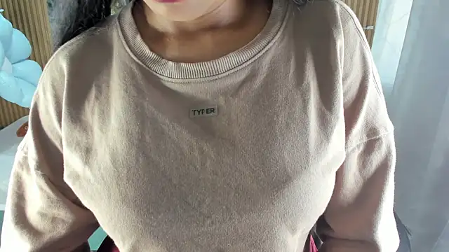 Lili 16 online show from 05-22-26, 11:16