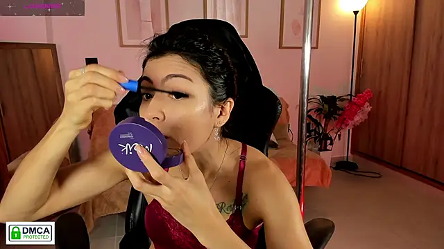 Snapshot of Lilabril chatting on 05-14-26, 02:35 Lilabril online show from 05-14-26, 02:35