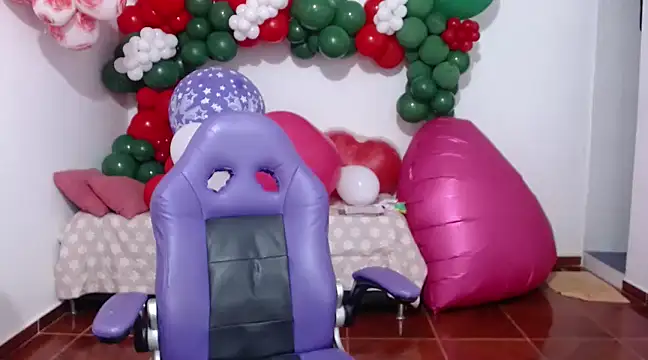 Snapshot of Saracutee1 chatting on 12-07-24, 03:52 Saracutee1 online show from 12-07-24, 03:52