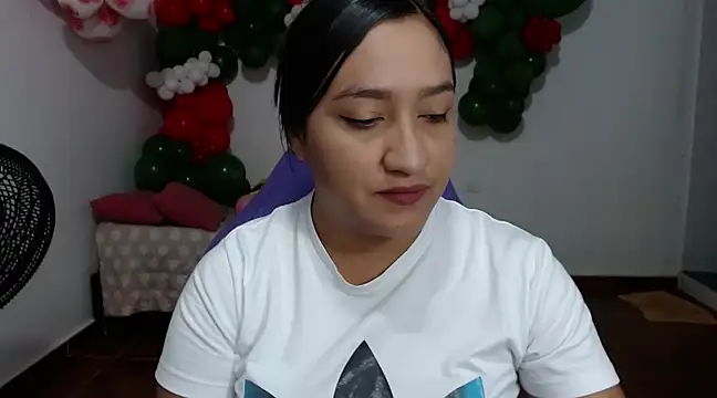 Snapshot of Saracutee1 chatting on 12-13-24, 02:49 Saracutee1 online show from 12-13-24, 02:49