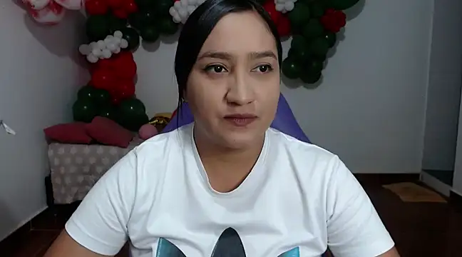 Snapshot of Saracutee1 chatting on 12-13-24, 06:05 Saracutee1 online show from 12-13-24, 06:05