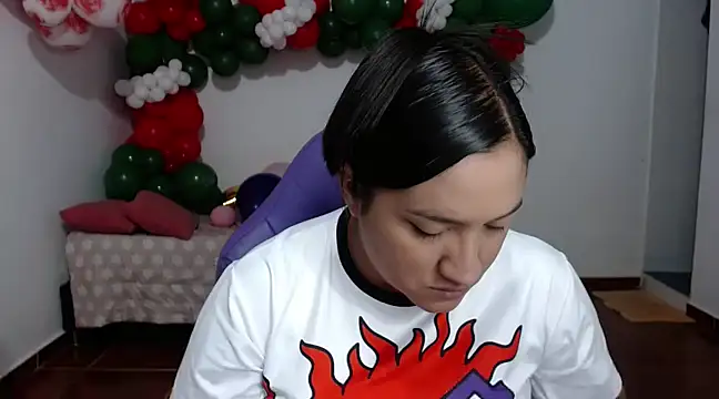 Snapshot of Saracutee1 chatting on 12-14-24, 03:36 Saracutee1 online show from 12-14-24, 03:36