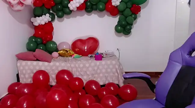 Snapshot of Saracutee1 chatting on 12-14-24, 06:41 Saracutee1 online show from 12-14-24, 06:41